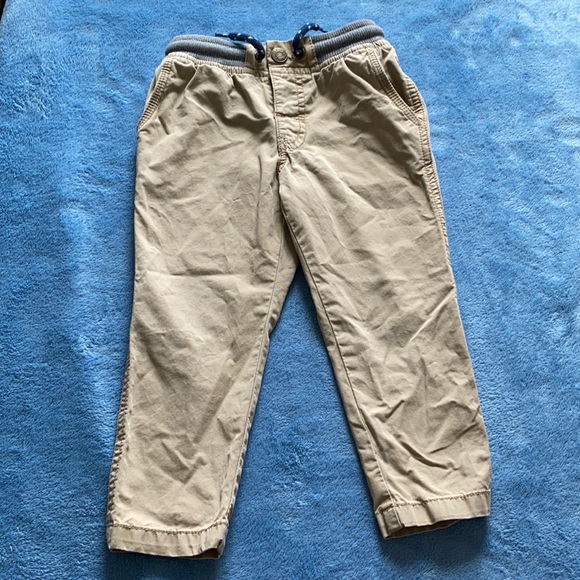 2 pair of Carter’s brand pants. Size 2T - Picture 2 of 11